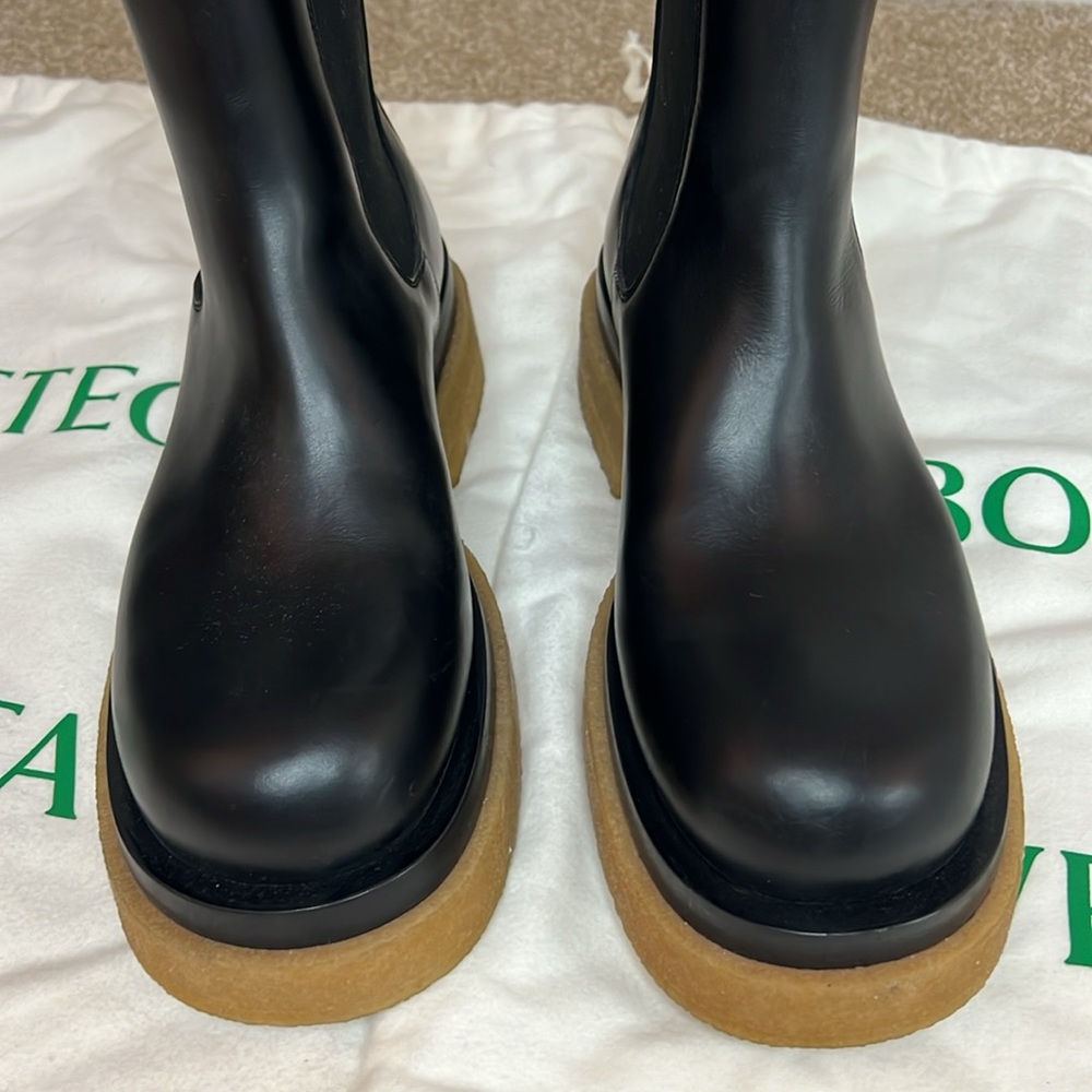 Bottega Veneta Wardrobe 02 Lug Crepe Sole Leather Boots - Picture 12 of 12